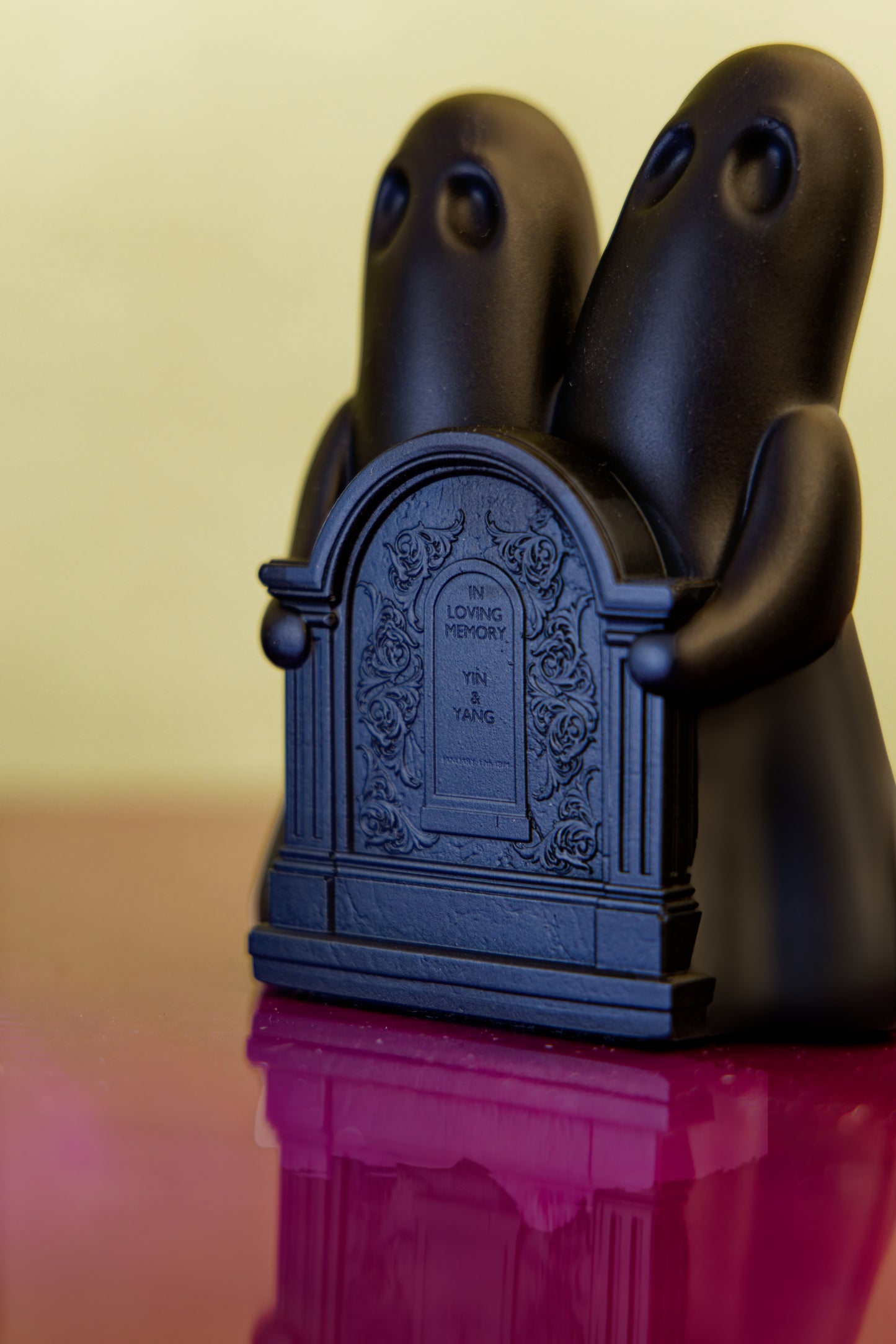 Yin & Yang The Siamese Ghosts (Satin Black)