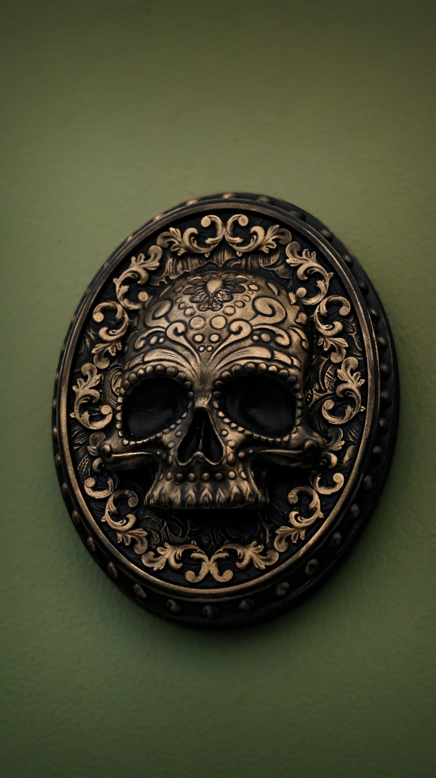 Day Of The Dead Skull Wall Hanger (Satin Black + Antique Gold)